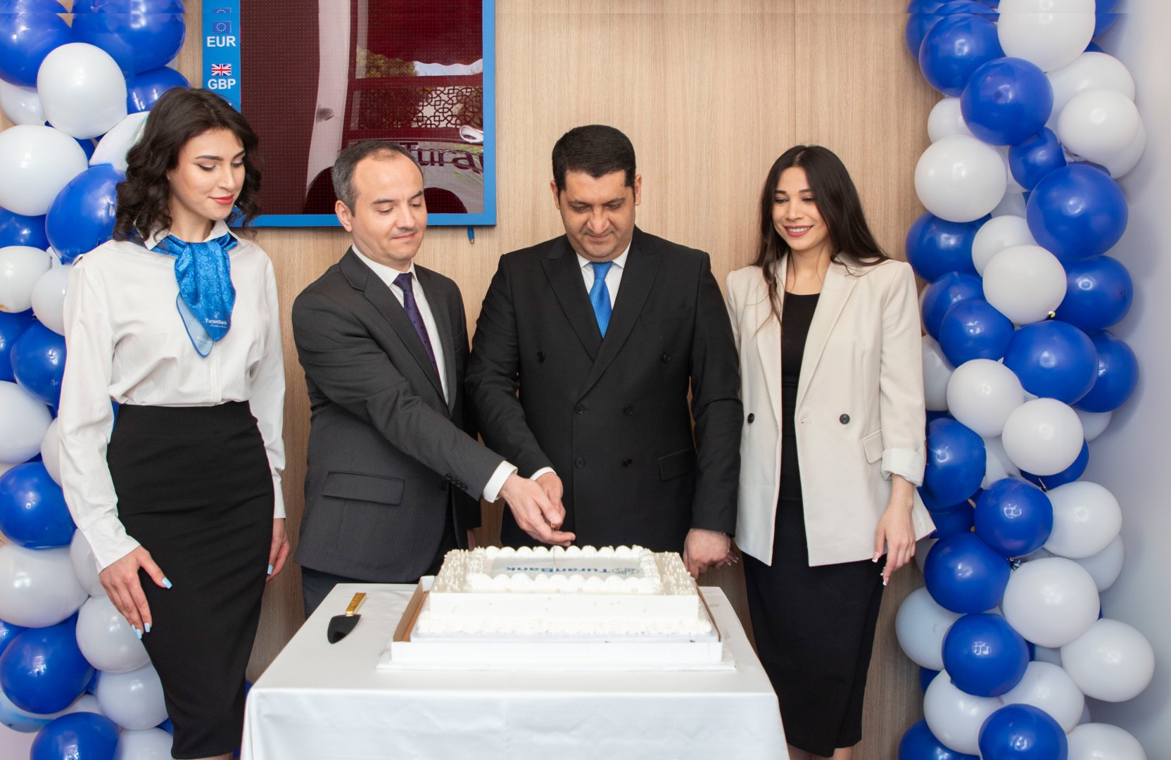 TuranBank İçərişəhərdə yeni şöbəsini müştərilərin istifadəsinə verdi