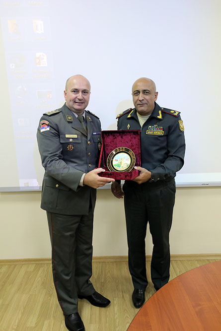 Azərbaycan və Serbiya Müdafiə nazirliklərinin nümayəndə heyəti arasında işçi görüşü keçirilib