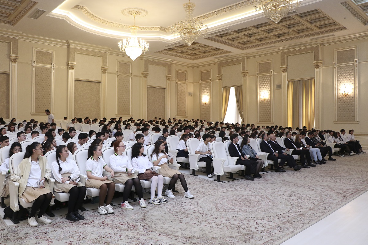 AzMİU Təbliğat-təşviqat qrupu Sumqayıt məktəbliləri ilə görüşüb (FOTO)