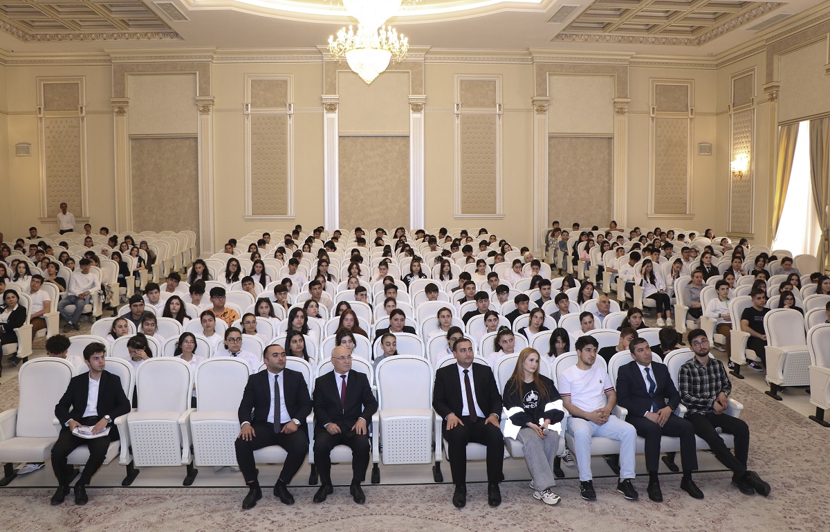 AzMİU Təbliğat-təşviqat qrupu Sumqayıt məktəbliləri ilə görüşüb (FOTO)