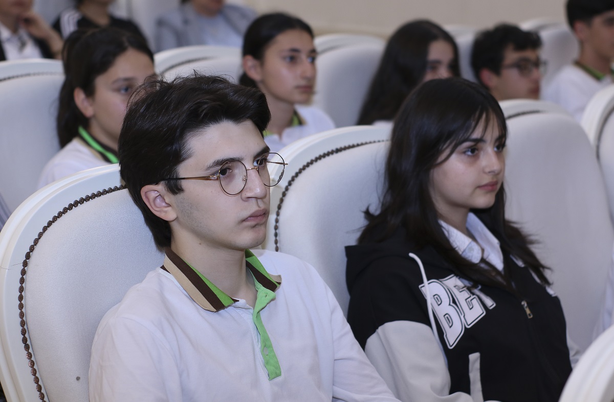 AzMİU Təbliğat-təşviqat qrupu Sumqayıt məktəbliləri ilə görüşüb (FOTO)