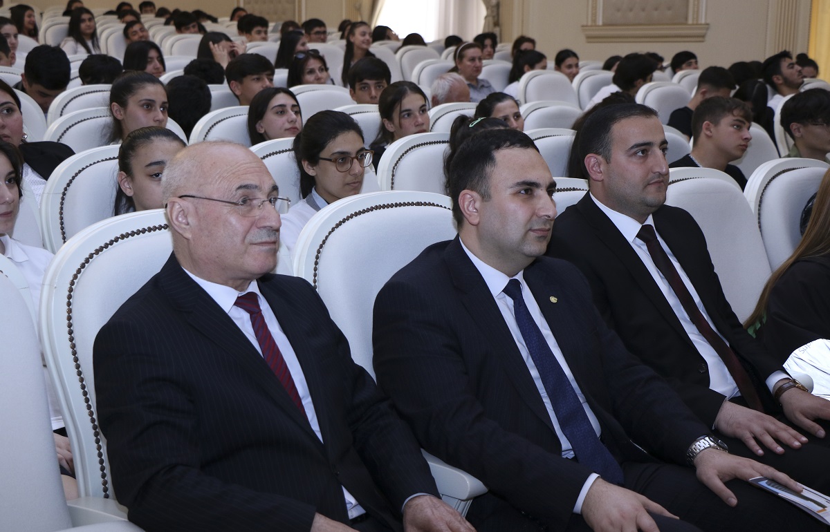 AzMİU Təbliğat-təşviqat qrupu Sumqayıt məktəbliləri ilə görüşüb (FOTO)
