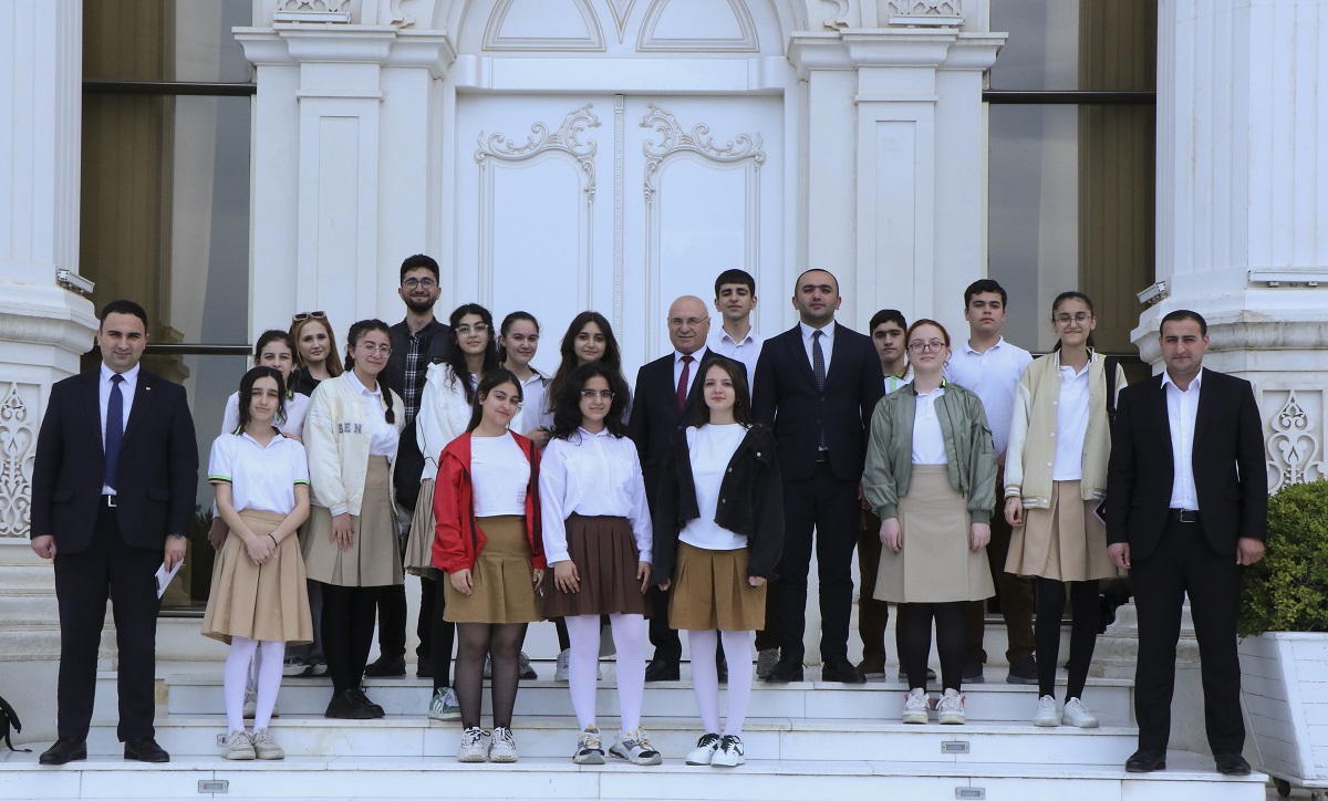 AzMİU Təbliğat-təşviqat qrupu Sumqayıt məktəbliləri ilə görüşüb (FOTO)