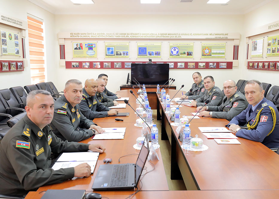 Azərbaycan və Serbiya Müdafiə nazirliklərinin nümayəndə heyəti arasında işçi görüşü keçirilib