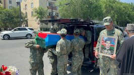 Sumqayıtda Birinci Qarabağ Müharibəsinin şəhidi Elməddin Abbasovla vida mərasimi keçirilib, dəfn olundu (FOTO/VİDEO) (YENİLƏNİB)