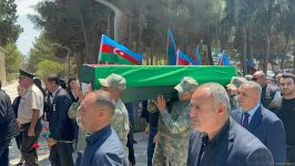 Sumqayıtda Birinci Qarabağ Müharibəsinin şəhidi Elməddin Abbasovla vida mərasimi keçirilib, dəfn olundu (FOTO/VİDEO) (YENİLƏNİB)