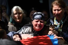 Sumqayıtda Birinci Qarabağ Müharibəsinin şəhidi Elməddin Abbasovla vida mərasimi keçirilib, dəfn olundu (FOTO/VİDEO) (YENİLƏNİB)