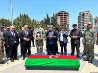 Sumqayıtda Birinci Qarabağ Müharibəsinin şəhidi Elməddin Abbasovla vida mərasimi keçirilib, dəfn olundu (FOTO/VİDEO) (YENİLƏNİB)