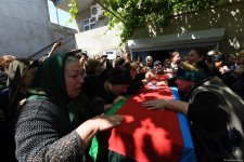 Sumqayıtda Birinci Qarabağ Müharibəsinin şəhidi Elməddin Abbasovla vida mərasimi keçirilib, dəfn olundu (FOTO/VİDEO) (YENİLƏNİB)