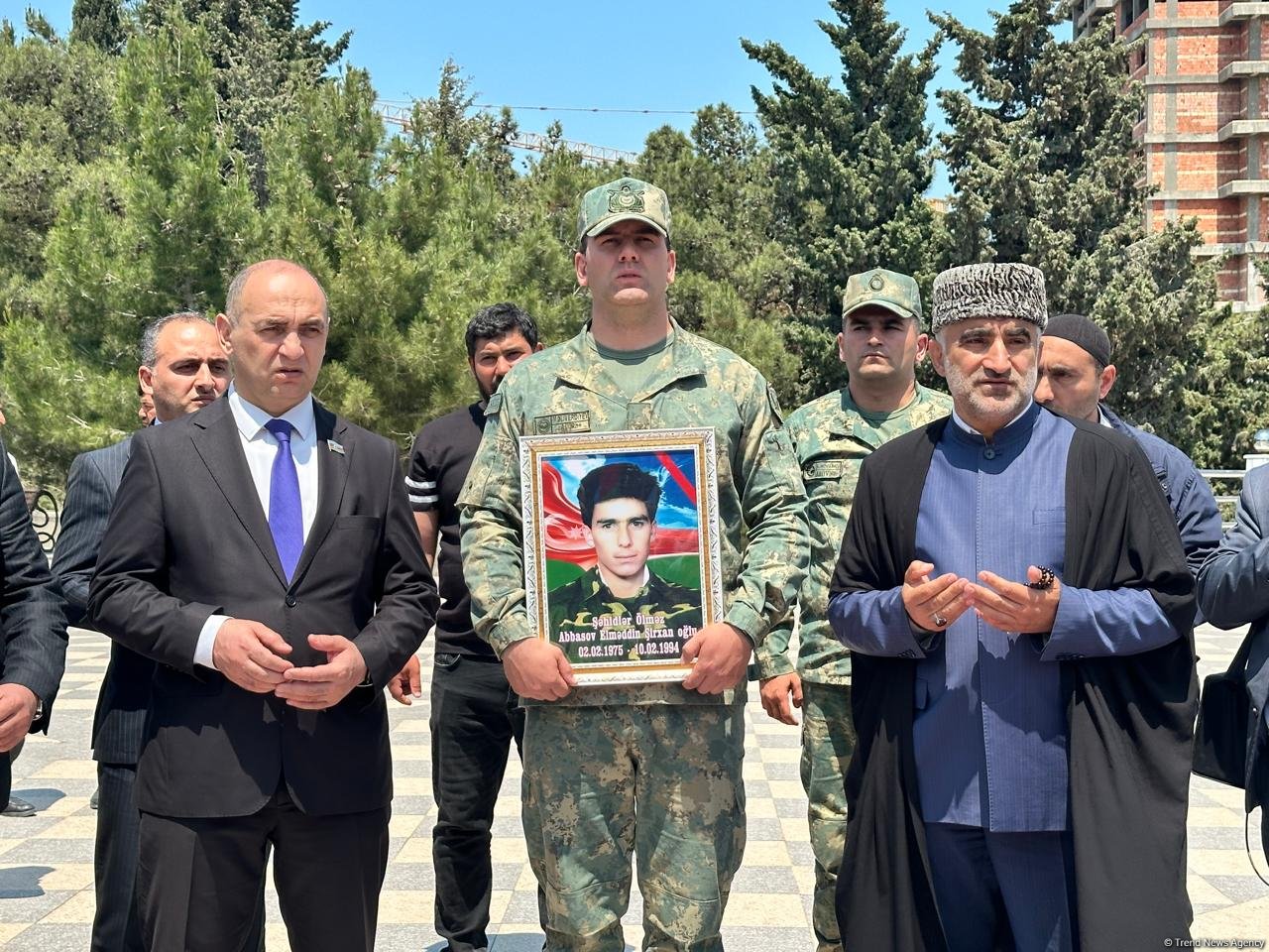 Sumqayıtda Birinci Qarabağ Müharibəsinin şəhidi Elməddin Abbasovla vida mərasimi keçirilib, dəfn olundu (FOTO/VİDEO) (YENİLƏNİB)