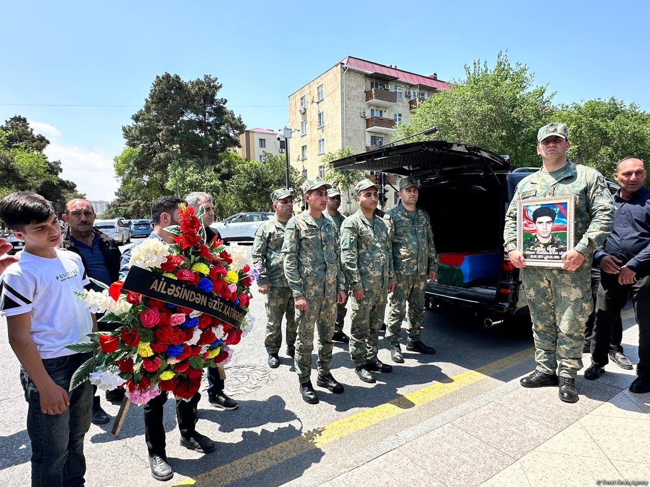 Sumqayıtda Birinci Qarabağ Müharibəsinin şəhidi Elməddin Abbasovla vida mərasimi keçirilib, dəfn olundu (FOTO/VİDEO) (YENİLƏNİB)
