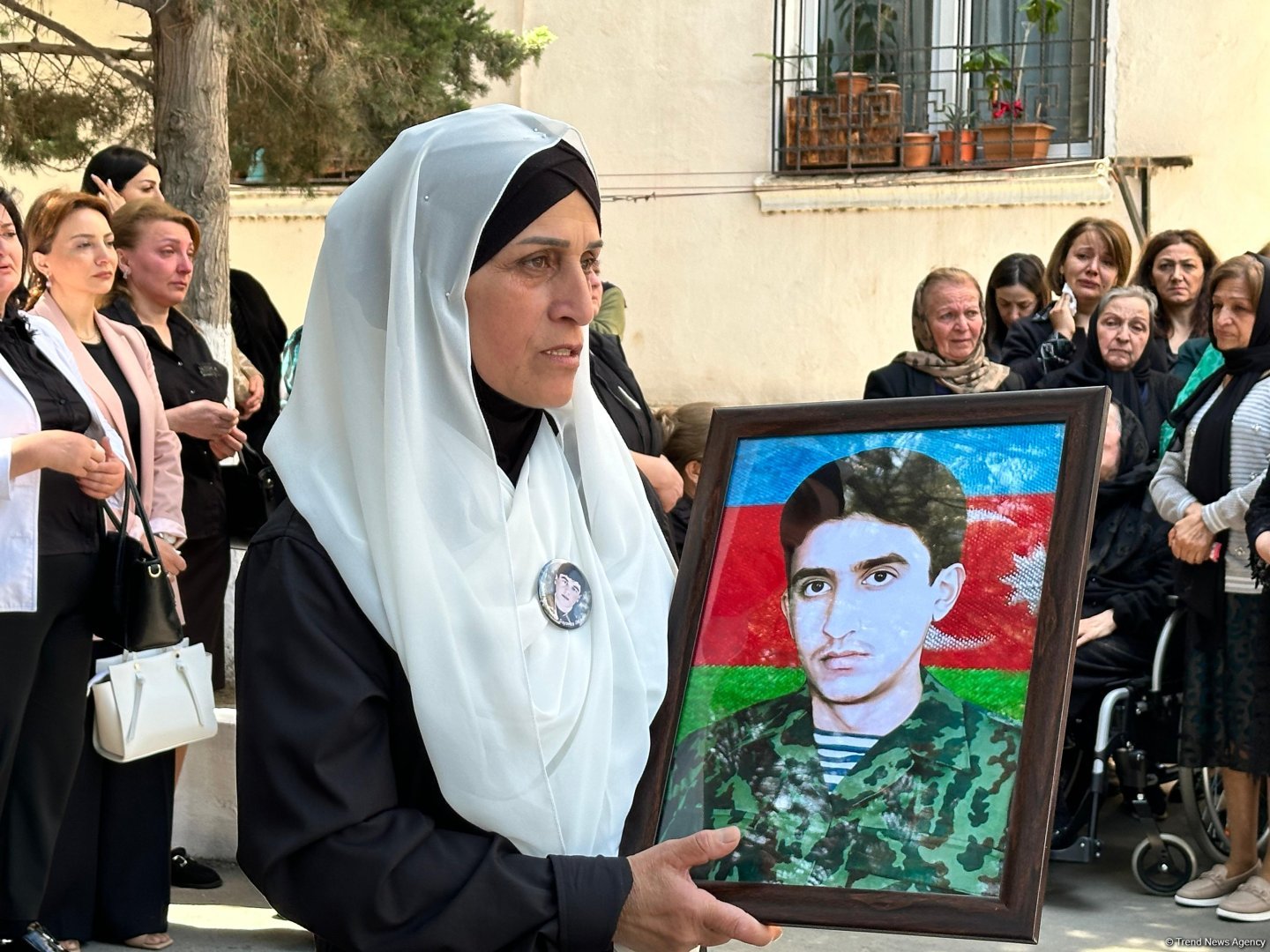 Sumqayıtda Birinci Qarabağ müharibəsinin şəhidi Cavid Ələkbərovla vida mərasimi keçirilib, dəfn olundu (FOTO/VİDEO)