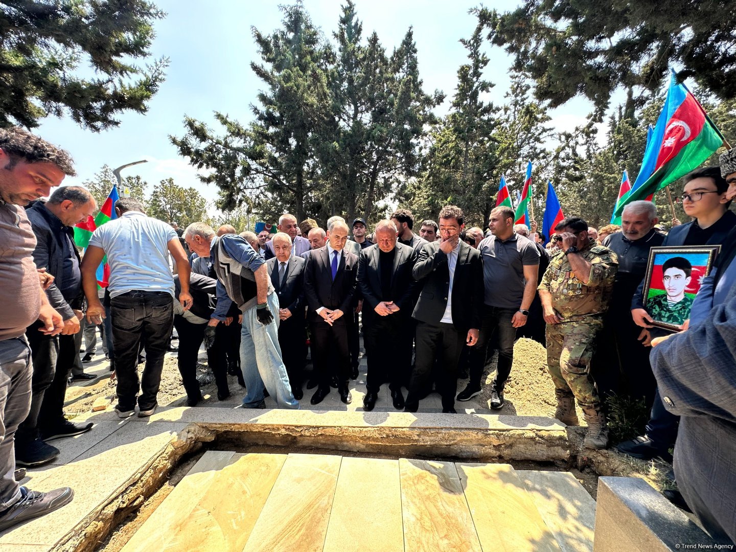 Sumqayıtda Birinci Qarabağ müharibəsinin şəhidi Cavid Ələkbərovla vida mərasimi keçirilib, dəfn olundu (FOTO/VİDEO)