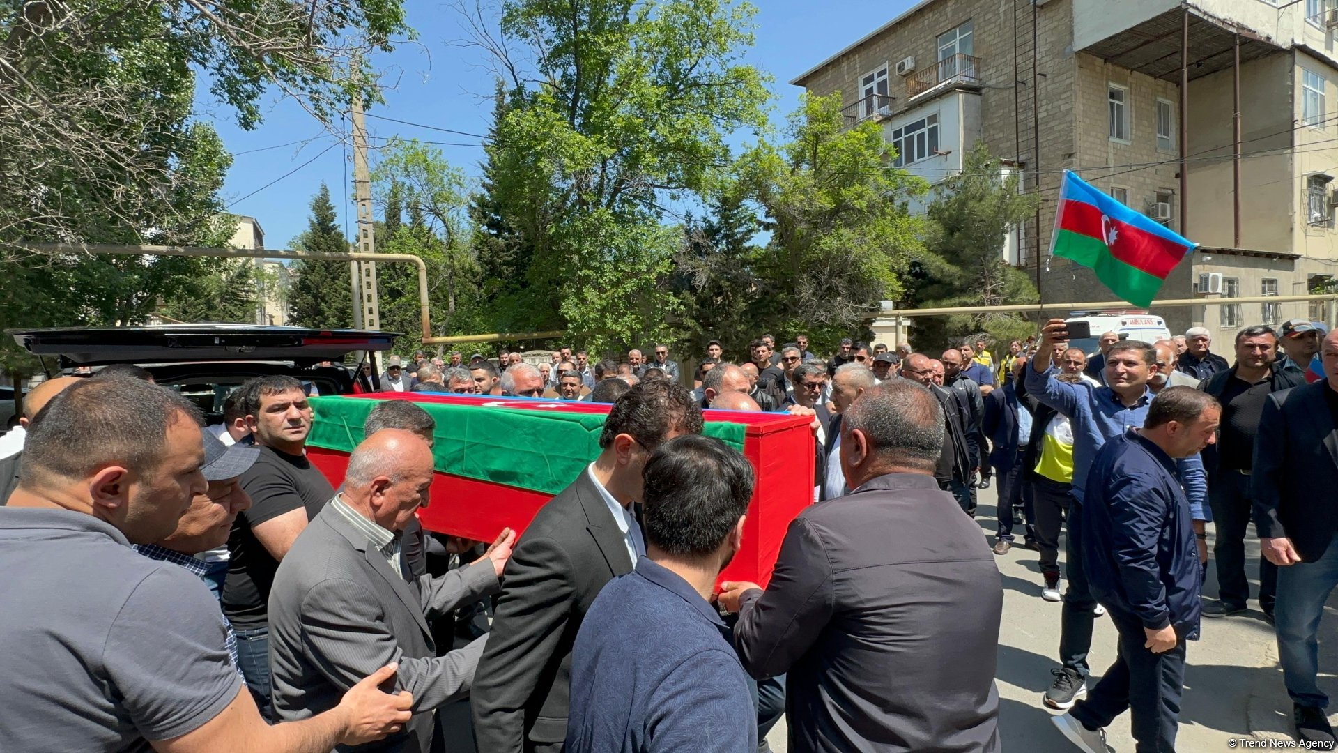 Sumqayıtda Birinci Qarabağ müharibəsinin şəhidi Cavid Ələkbərovla vida mərasimi keçirilib, dəfn olundu (FOTO/VİDEO)