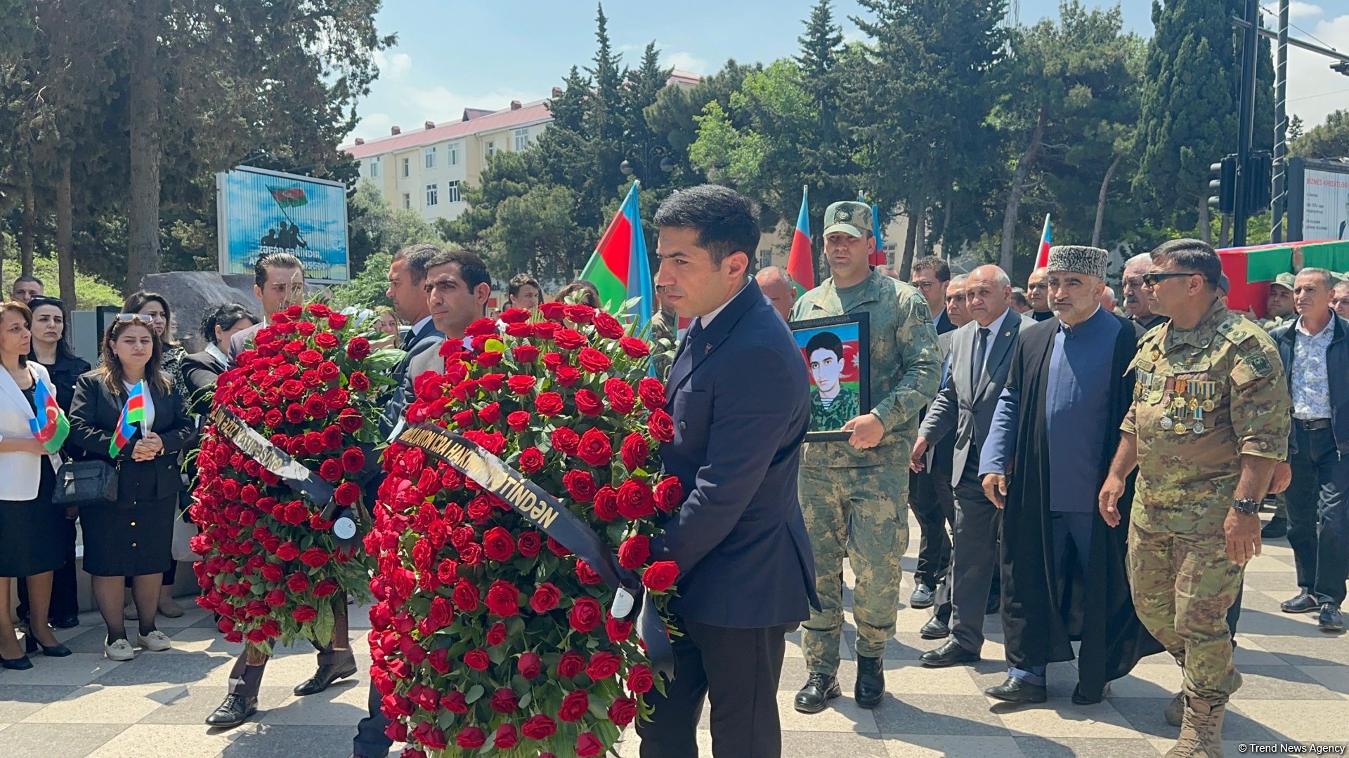 Sumqayıtda Birinci Qarabağ müharibəsinin şəhidi Cavid Ələkbərovla vida mərasimi keçirilib, dəfn olundu (FOTO/VİDEO)