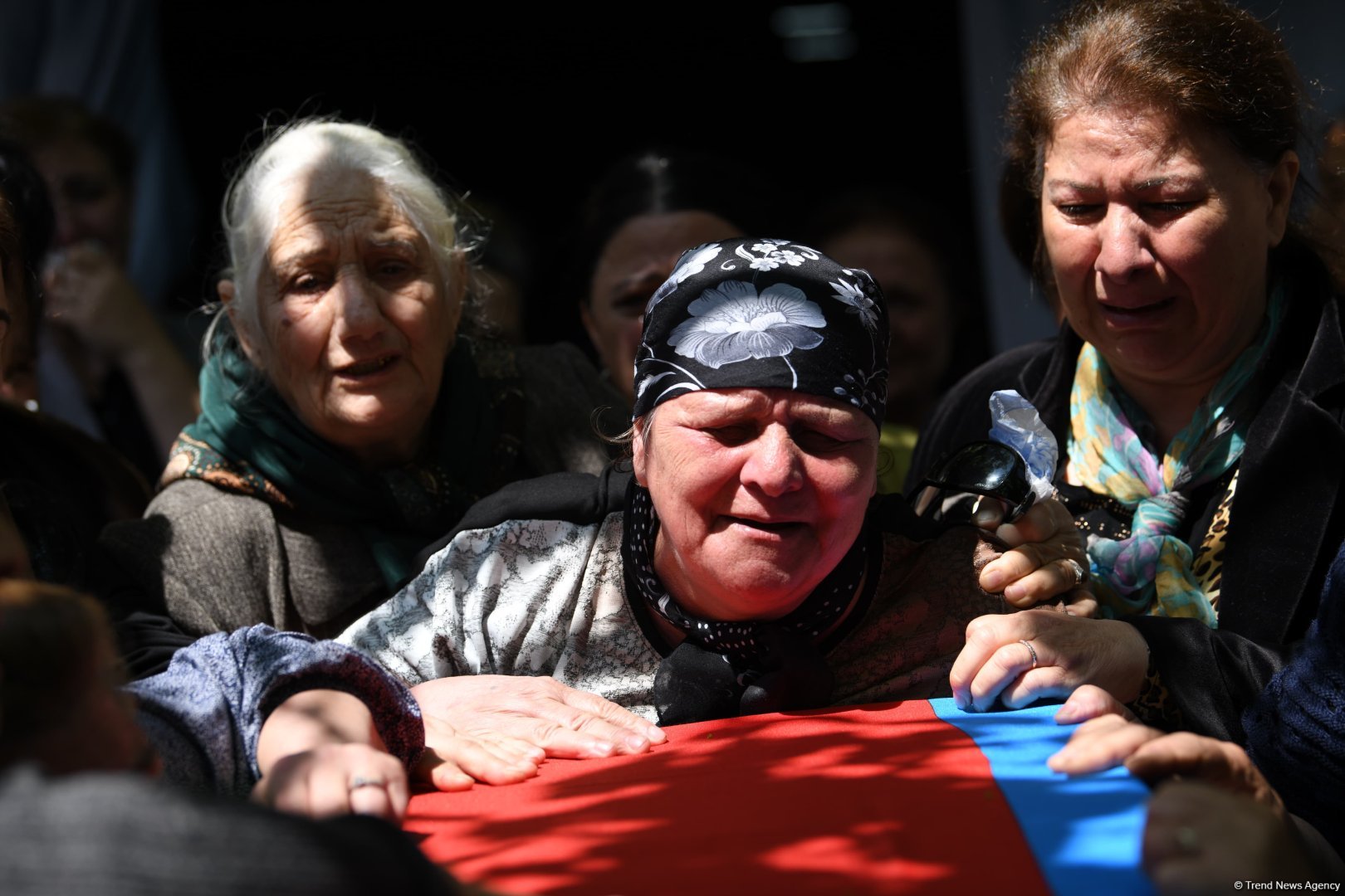 Sumqayıtda Birinci Qarabağ Müharibəsinin şəhidi Elməddin Abbasovla vida mərasimi keçirilib, dəfn olundu (FOTO/VİDEO) (YENİLƏNİB)