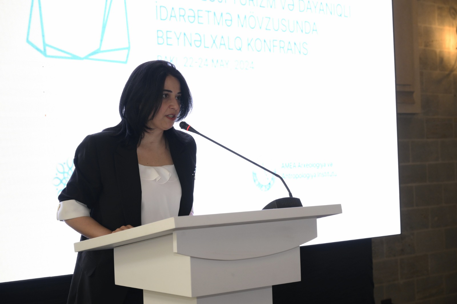 Atəşgah məbədində “Arxeoloji turizm və dayanıqlı idarəetmə” mövzusunda beynəlxalq konfransa start verilib (FOTO)