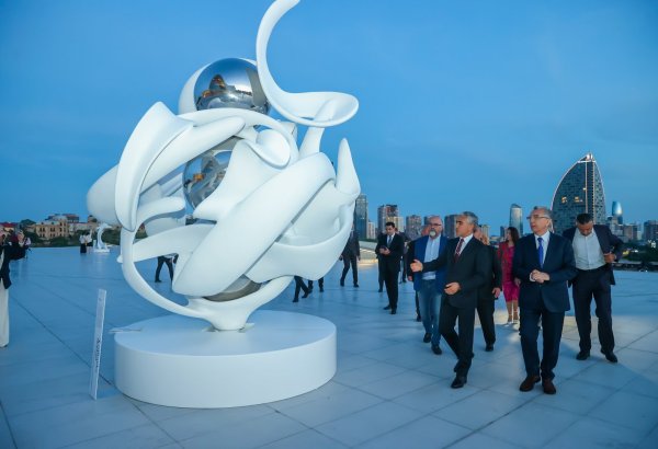 Heydər Əliyev Mərkəzində “Görünməyənin cizgiləri” sərgisi açılıb (FOTO/VİDEO)