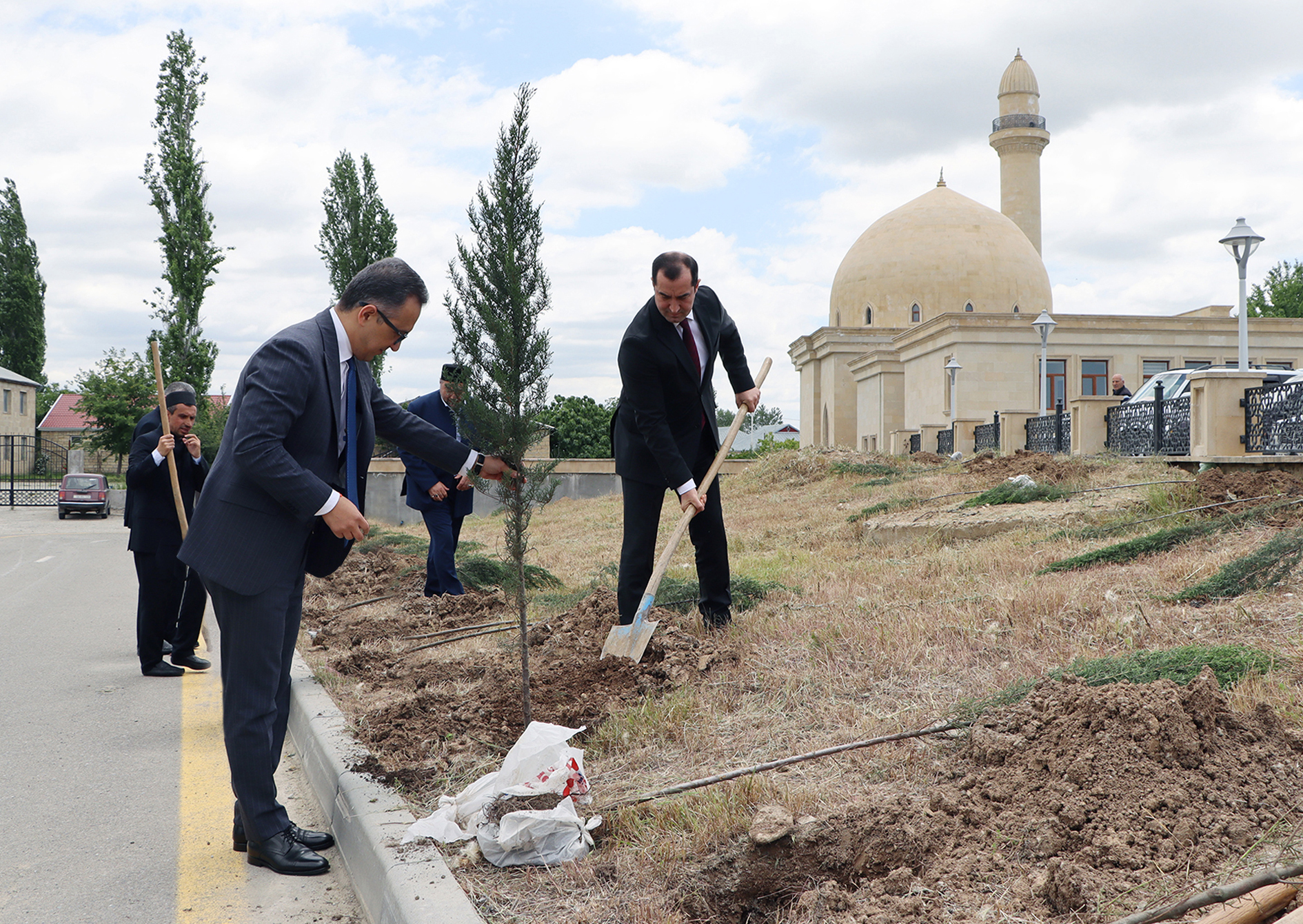 “Yaşıl gələcək naminə” aksiyası davam etdirilir (FOTO)