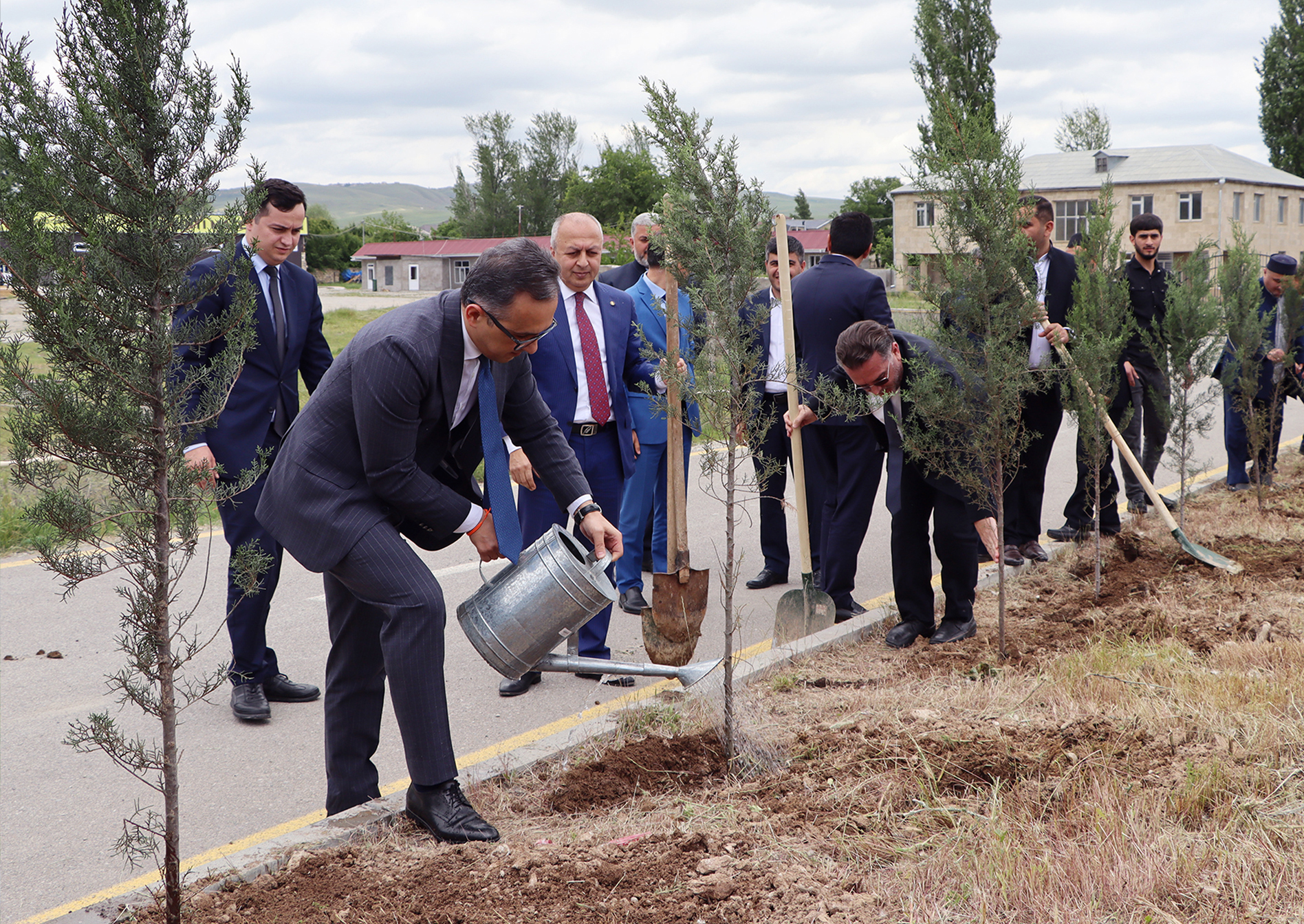 “Yaşıl gələcək naminə” aksiyası davam etdirilir (FOTO)