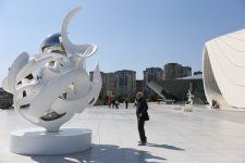 Heydər Əliyev Mərkəzində “Görünməyənin cizgiləri” sərgisi açılıb (FOTO/VİDEO)