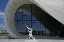 Heydər Əliyev Mərkəzində “Görünməyənin cizgiləri” sərgisi açılıb (FOTO/VİDEO)