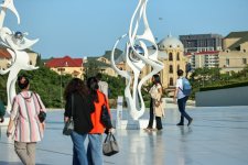 Heydər Əliyev Mərkəzində “Görünməyənin cizgiləri” sərgisi açılıb (FOTO/VİDEO)