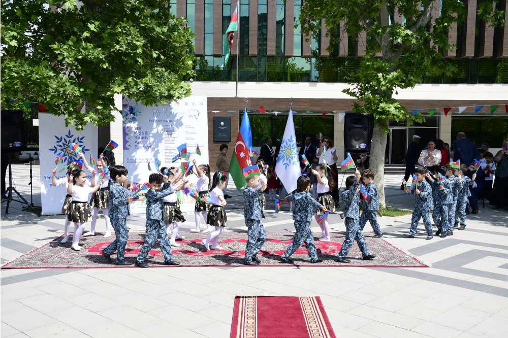 Xətai rayonunda “Azərbaycanım” mövzusunda VII Uşaq və Gənc Rəsm Festivalı keçirilib (FOTO)