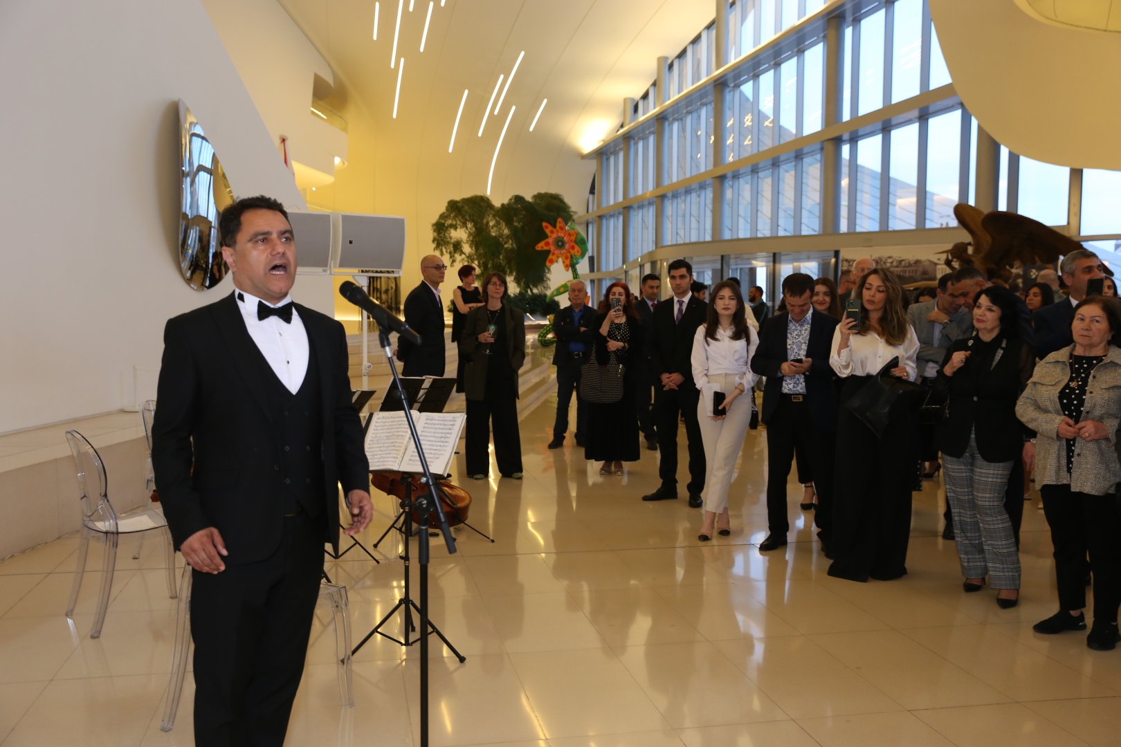 Heydər Əliyev Mərkəzində “Görünməyənin cizgiləri” sərgisi açılıb (FOTO/VİDEO)