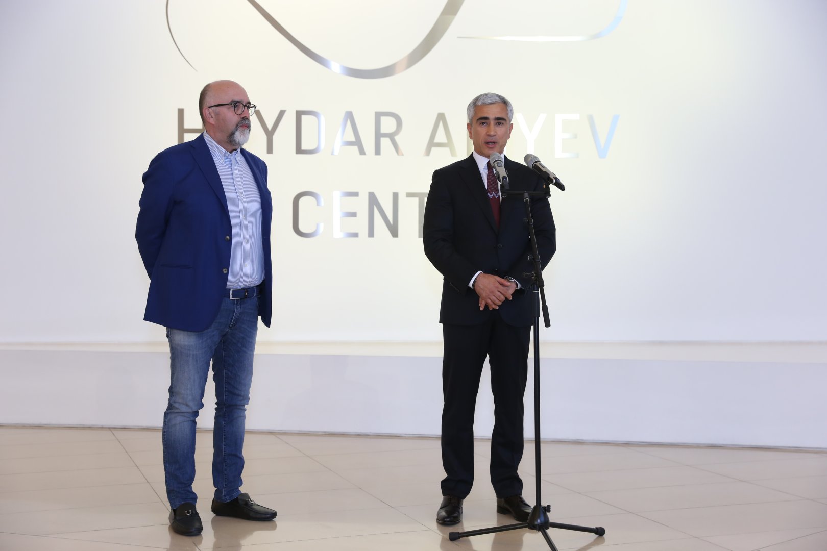Heydər Əliyev Mərkəzində “Görünməyənin cizgiləri” sərgisi açılıb (FOTO/VİDEO)