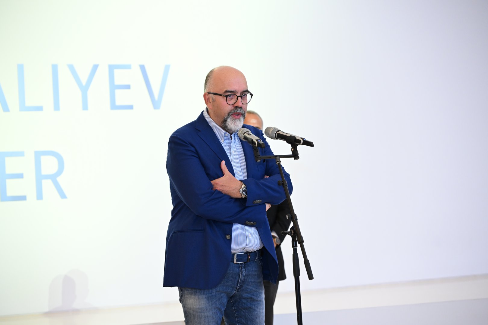 Heydər Əliyev Mərkəzində “Görünməyənin cizgiləri” sərgisi açılıb (FOTO/VİDEO)
