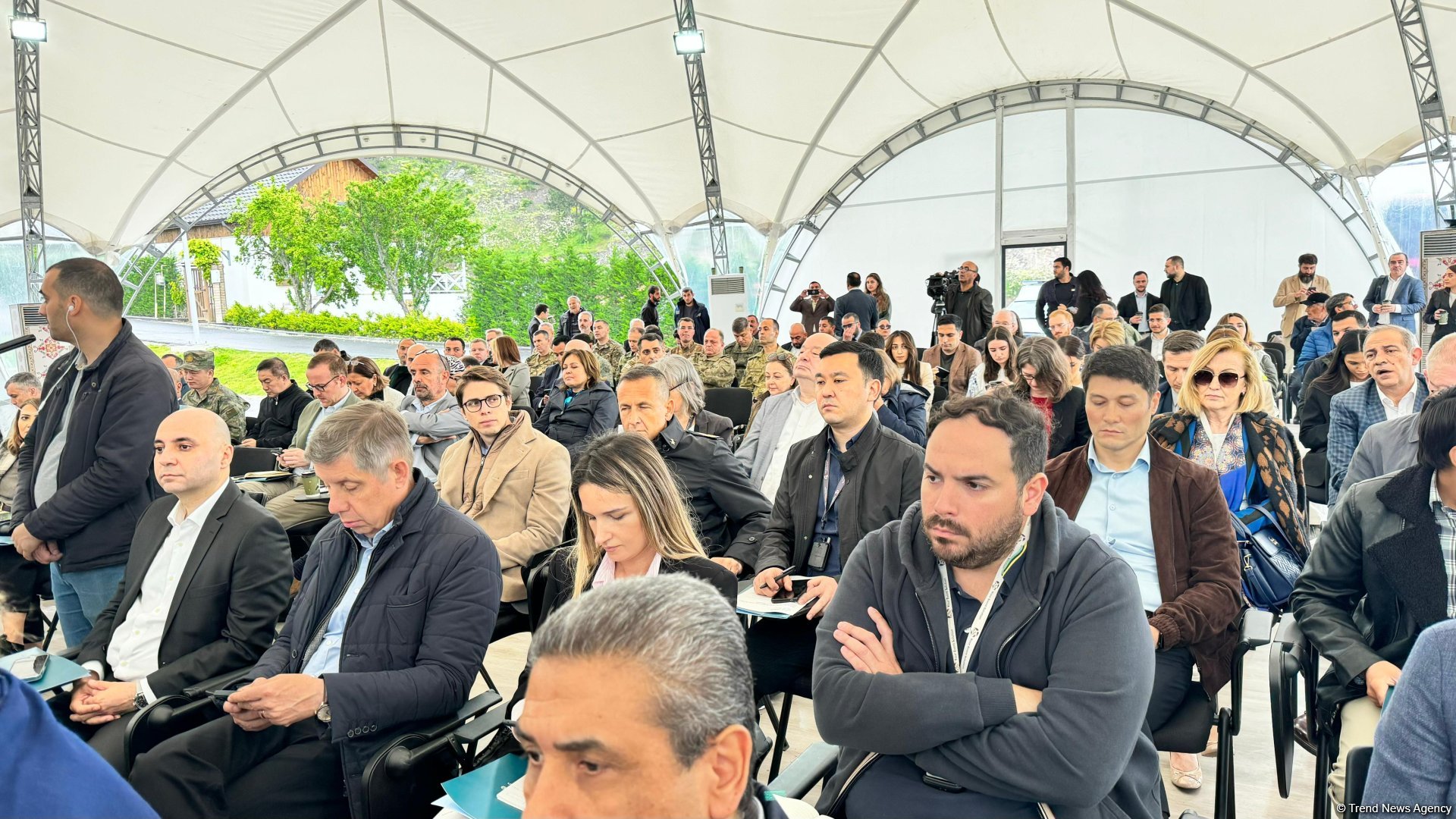 Akkreditə olunmuş diplomatik korpus üzvlərinin Laçına səfəri başa çatıb (FOTO) (YENİLƏNİB)