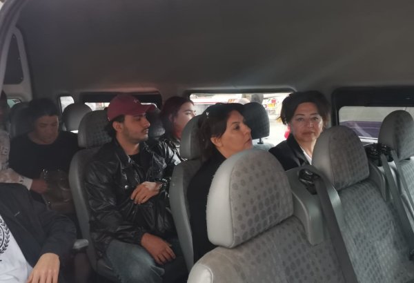 Növbəti köç karvanı Şuşa şəhərinə çatdı: mənzillərinin açarları təqdim olundu (YENİLƏNİB)