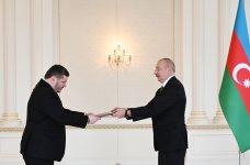 Prezident İlham Əliyev Ukraynanın ölkəmizdə yeni təyin olunmuş səfirinin etimadnaməsini qəbul edib (FOTO) (YENİLƏNİB)