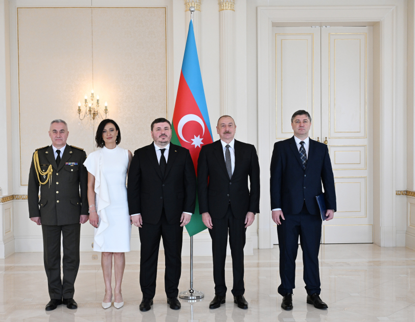 Prezident İlham Əliyev Ukraynanın ölkəmizdə yeni təyin olunmuş səfirinin etimadnaməsini qəbul edib (FOTO) (YENİLƏNİB)