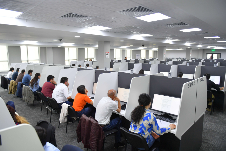 Vəkilliyə qəbulla bağlı test imtahanında uğur qazanan namizədlərin adları açıqlanıb (FOTO)
