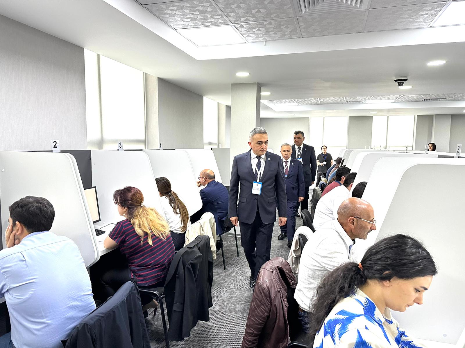 Vəkilliyə qəbulla bağlı test imtahanında uğur qazanan namizədlərin adları açıqlanıb (FOTO)