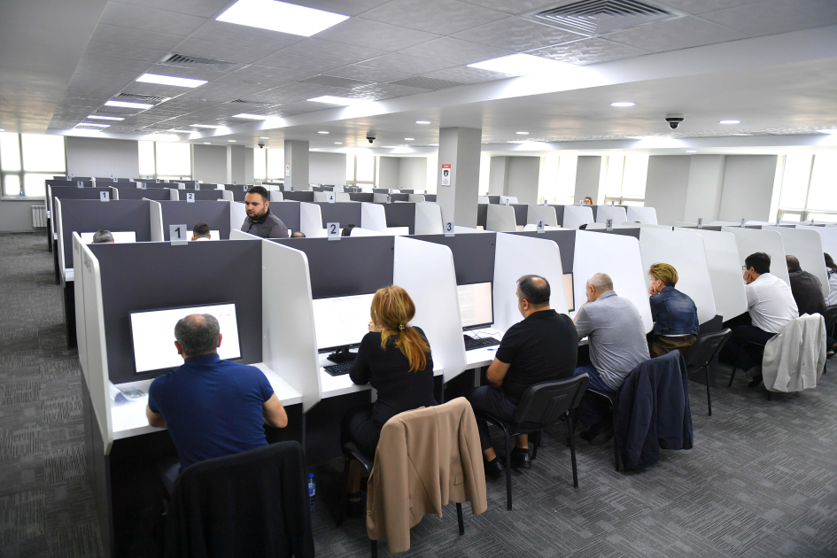 Vəkilliyə qəbulla bağlı test imtahanında uğur qazanan namizədlərin adları açıqlanıb (FOTO)