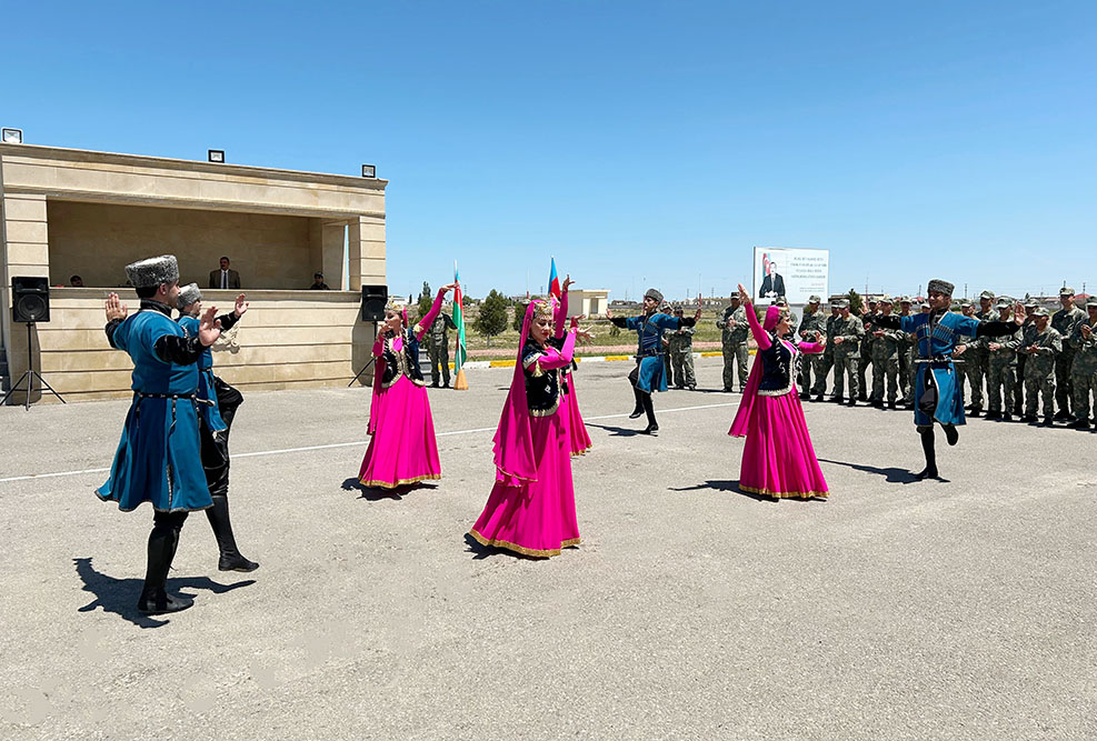 Hərbi qulluqçuların asudə vaxtı səmərəli təşkil olunur (FOTO)