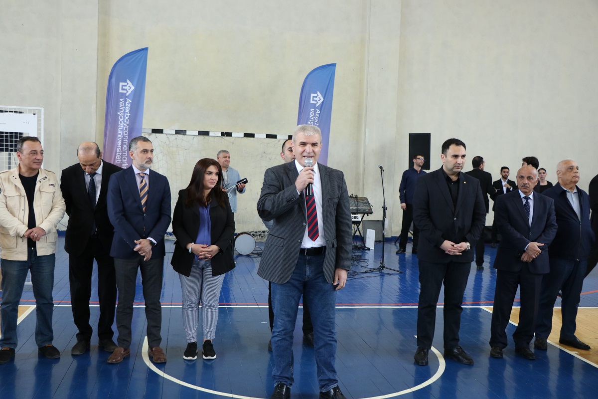 1000-dən çox məktəbli və kollec tələbəsi AzMİU-da (FOTO)