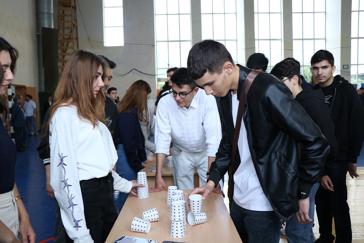 1000-dən çox məktəbli və kollec tələbəsi AzMİU-da (FOTO)