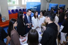1000-dən çox məktəbli və kollec tələbəsi AzMİU-da (FOTO)