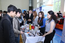 1000-dən çox məktəbli və kollec tələbəsi AzMİU-da (FOTO)