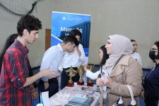 1000-dən çox məktəbli və kollec tələbəsi AzMİU-da (FOTO)