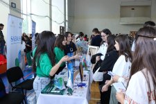1000-dən çox məktəbli və kollec tələbəsi AzMİU-da (FOTO)