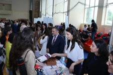 1000-dən çox məktəbli və kollec tələbəsi AzMİU-da (FOTO)