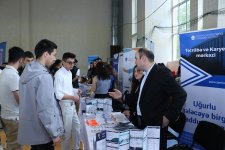 1000-dən çox məktəbli və kollec tələbəsi AzMİU-da (FOTO)