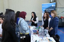 1000-dən çox məktəbli və kollec tələbəsi AzMİU-da (FOTO)