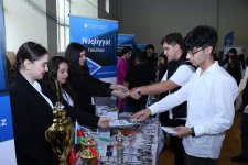 1000-dən çox məktəbli və kollec tələbəsi AzMİU-da (FOTO)