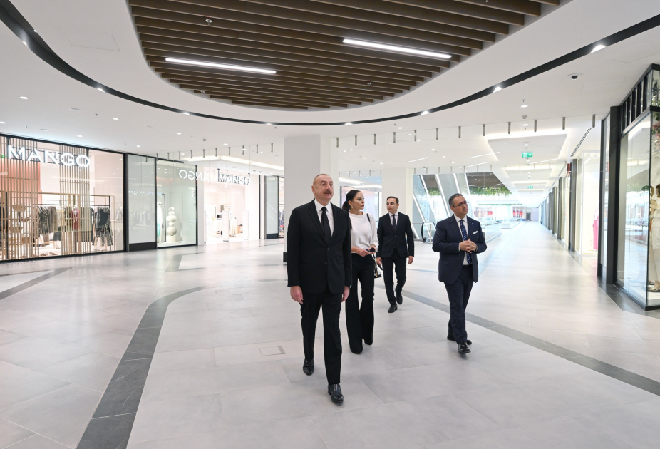Prezident İlham Əliyev və Birinci xanım Mehriban Əliyeva Bakıda “Crescent Bay” layihəsinin təqdimatı və “Crescent Mall” ticarət mərkəzinin açılışında iştirak ediblər (YENİLƏNİB) (FOTO/VİDEO)